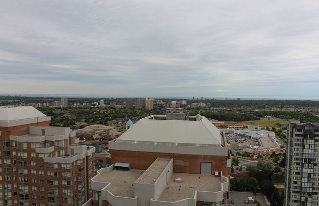 Lake View Luxury Condo by Elite Suites - Photo 25