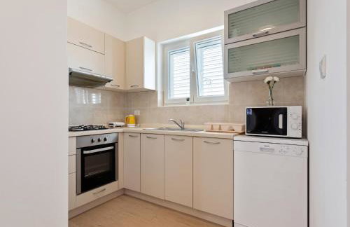 Simplistic Apartment in Neviđane near Sea - Foto 18