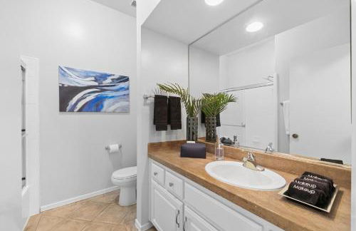 Beverly Hills Penthouse 2 BR Apt with Parking 407 - Photo 16