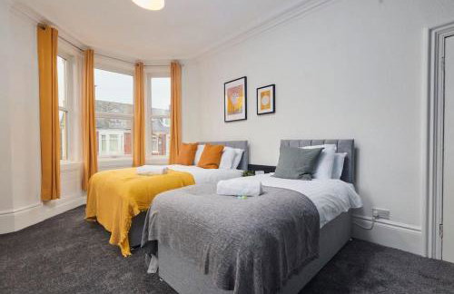 Large 4 bedroom flat close to city, street parking - Foto 7