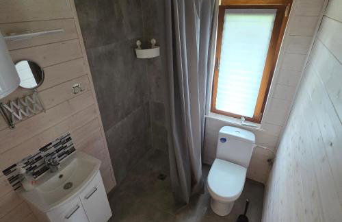 Domki Letniskowe Między Jeziorami w Lipnicy - Foto 35