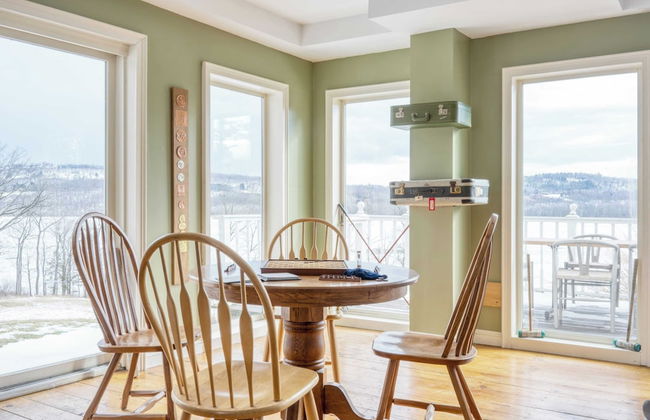 River House by Avantstay Historic & Secluded Estate on the Hudson River w/ Pool Sleeps 24! - Foto 11