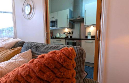 Luxury 2 Bed Apt, Sleeps 4, Secure PRKG-1 Car, Ascot Racecourse 5min walk, Legoland & Lapland 8mins, Windsor 15mins - Foto 15