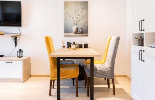 Elegant apartment with private garden, AC and garage, near airport - Photo 13