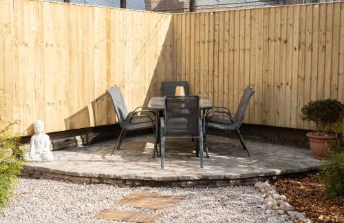 Stunning Period Townhouse with Garden, Walking Distance to Town - Foto 6