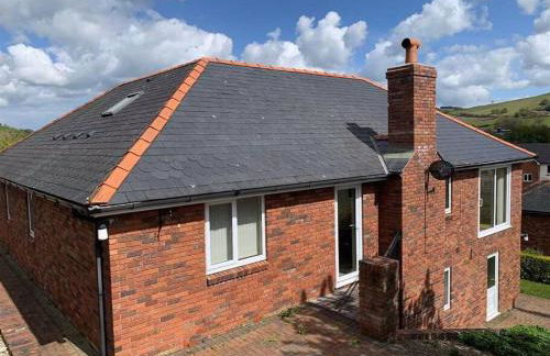 Luxury 4-5 Bed Home with Games Room and Balcony - Foto 28