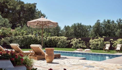 La Maison Du Maire - Luxury Villa with Private Pool, by ZanteWize - Foto 1, Garden, sunbed, Garden view