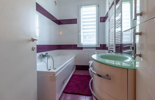 Airport Marco Polo -free park- - Photo 5