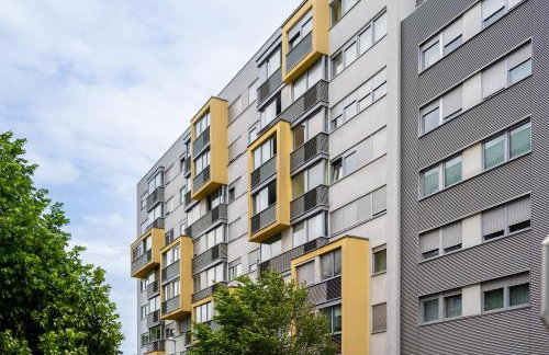 Cityscape Comfort Apartment With Garage - Happy Rentals - Photo 60