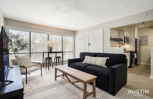 Enjoy Poolside TVs and Private Cabanas off N Lamar - Photo 5