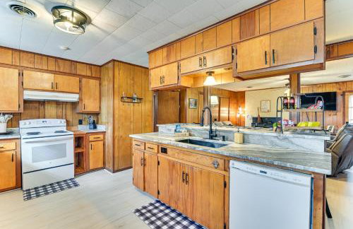 2 Mi to MSU Campus! Family Abode with Spacious Yard - Foto 10