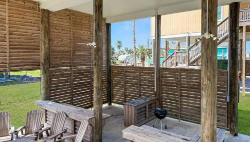 3BR Beach Retreat - Tiki Bar, Ocean Deck, Pet-Friendly & Sleeps 10 - Foto 3