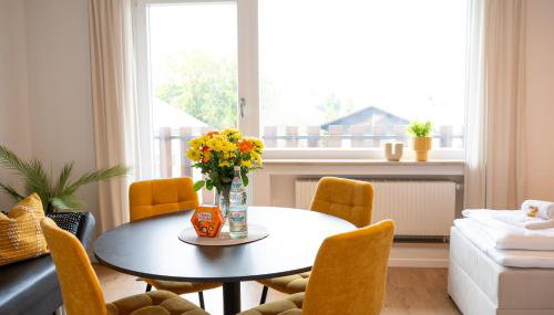 Platz für 8 Pers - C4S Come4Stay Monteure "InnArt" Boxspringbett Einzelbett Töging am Inn, Parkplatz, WLAN, Balkon, Smart TV, voll ausgestatteter Küche, Waschmaschine - Foto 3