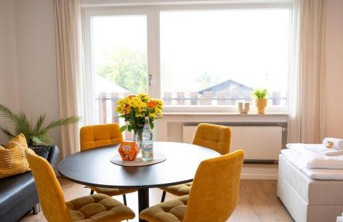 Platz für 8 Pers - C4S Come4Stay Monteure "InnArt" Boxspringbett Einzelbett Töging am Inn, Parkplatz, WLAN, Balkon, Smart TV, voll ausgestatteter Küche, Waschmaschine - Foto 3