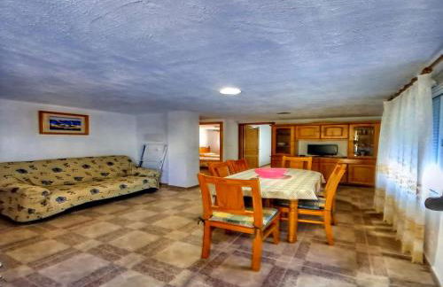 Nice apartment with garden - Photo 2