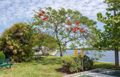 Perfect getaway with pool, hot tub and world class views - Foto 16