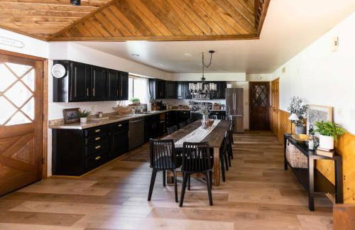 Whispering Hollow Lodge on Greer Main St! - Foto 10