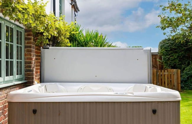 Tranquil Luxe in Country Cottage - Photo 57