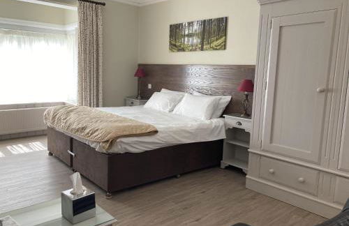 Pinewood Cottage Self Catering Apartments and studio apartments - Photo 12