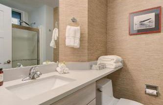 Cozy Aviation Style Lake View Condo at The Shores - Foto 6