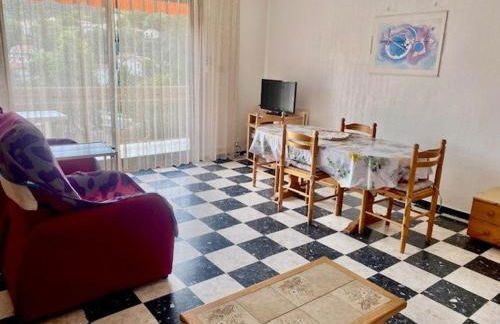 Charmant F2 avec Garage, Terrasse et Véranda, à 500m du Centre et 600m des Cures à Amélie-les-Bains - FR-1-703-131 - Foto 9