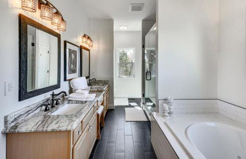 Bright and Elegant Home in High Point with Deck! - Foto 17