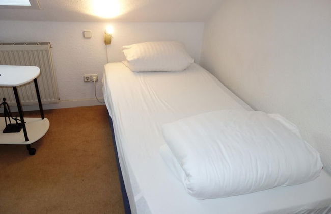 Tolstov-Hotels Generous 3 Room Apartment - Photo 8