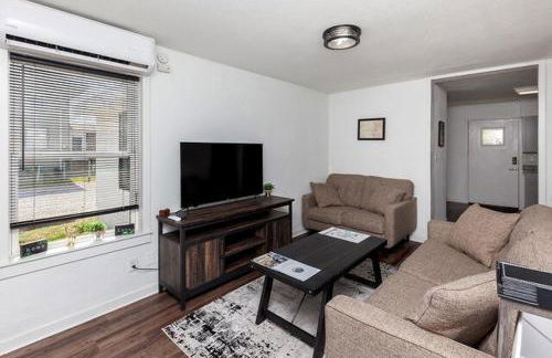 Spacious 9BR Home Ideal for Groups Near Downtown - Foto 1