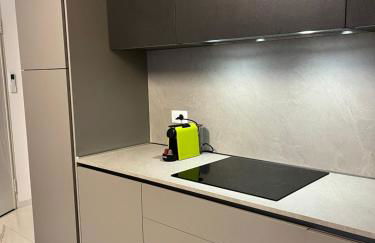 Beach Palace with small swimming pool, private beach, parking - Foto 9