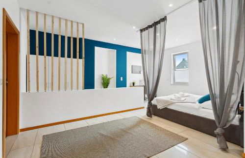 Groß, modern, vollausgestattet, gemütlich mit Küche und Parkplatz für Urlaub oder Business - Foto 2