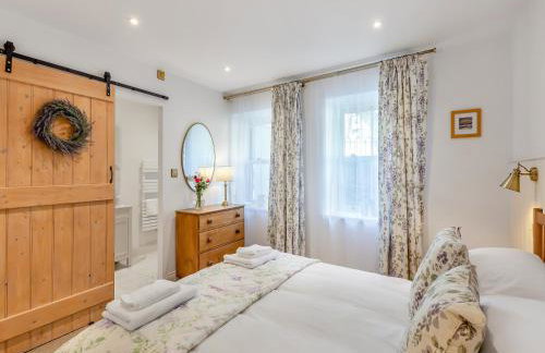 Courtyard Cottage - Photo 8