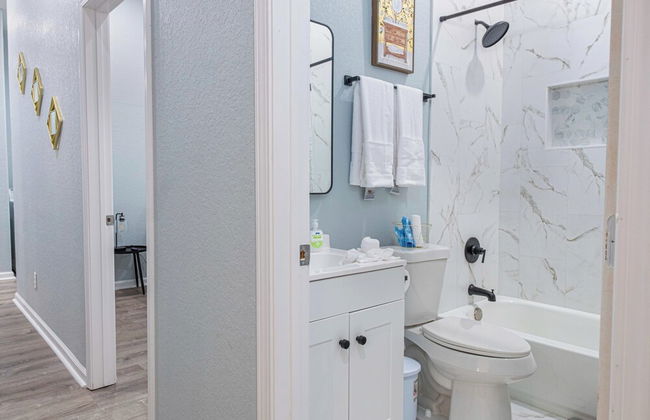 Comfort and Style 4br/3ba Near Riverwalk and Dtown - Foto 35