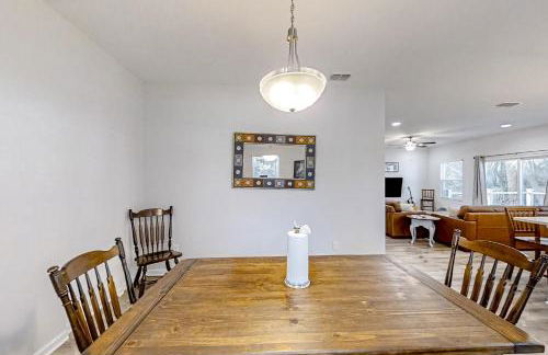 Newly-built 2-story home near the ocean with patio, washer/dryer, streaming - Photo 6