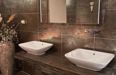 Tomatin - Luxury Two Bedroom Log Cabin with Hot Tub - Foto 17