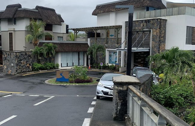 Immaculate Two Beds Luxury Marina Apartment - Photo 25