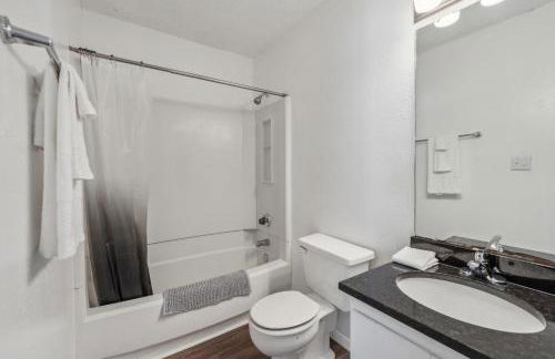 Northcliffe 104 I Fully Furnished 1 Bedroom 1Bth - Foto 5