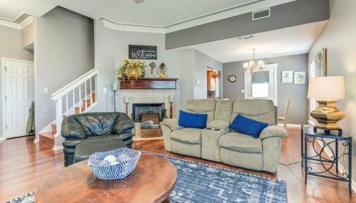 Spacious 3BR Retreat Close to Downtown & Outlets - Foto 3