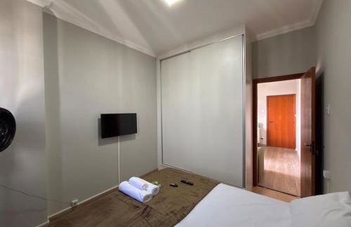 Apartamento Belo Horizonte 2 quartos Ed Maleta, Mercado Central, Feira Hippie, Praça da Liberdade e Parque Municipal - Foto 3