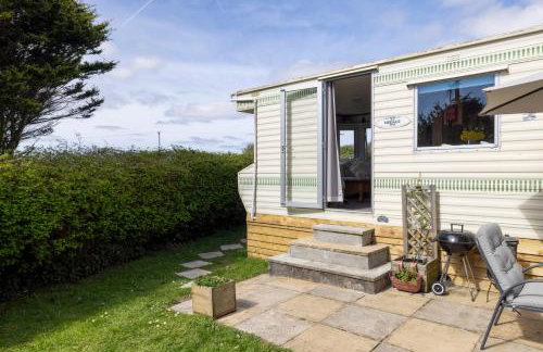 1 Bed Caravan Sleeps 2 -Dog Welcome -Free Parking - Photo 17