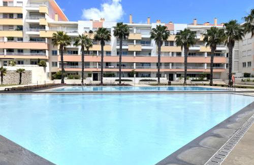 Lux Apt in Priv Condo with Pool, near Beach, Parking & Easy Access to Lisbon - Foto 7