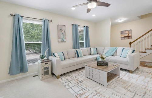 Modern 4BR Retreat with Free Parking in Prime CWE! - Foto 4