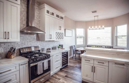 Vistas Bonitas Home with Patio 7 Mi to Snowbowl! - Foto 10