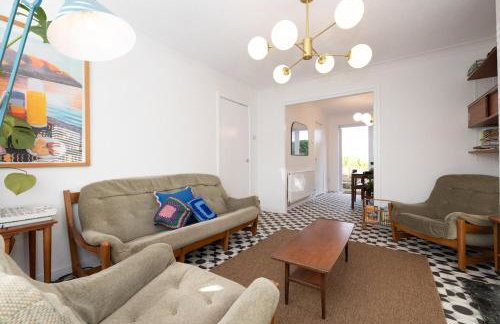 Cosy mid century Stockport with views, dog walks, woodburner - Foto 14