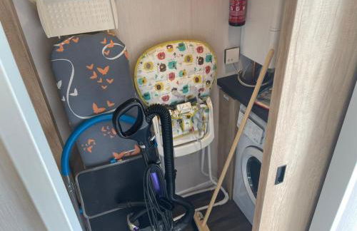 Indulgence Lakeside Lodge i3 with hot tub, private fishing peg situated at Tattershall Lakes Country Park - Foto 14