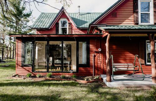 Charming Cabin with Hot Tub & Fire Pit - Foto 9