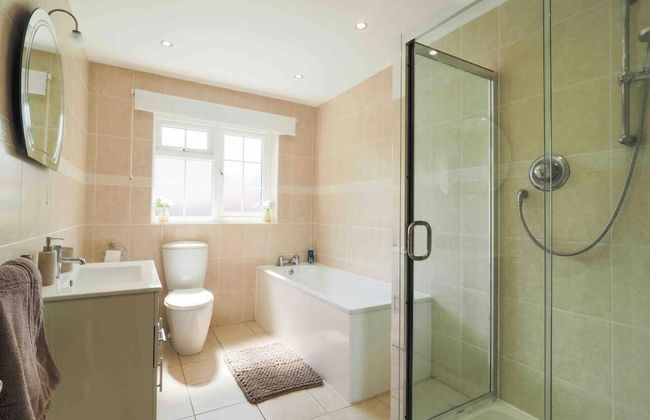 Inviting 7-bed House With sea Views in Hythe - Foto 26