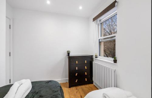 2 Bedroom Flat By Key Light Properties Short Lets & Serviced accommodation two minutes walk from Canada Water Station - Great for Contractors, Group and Family - Foto 56