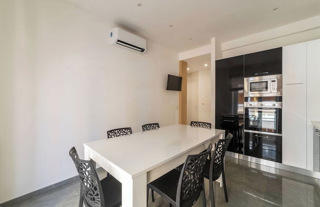 JOIVY Delightful 3-bed Flat with Balcony - Foto 16