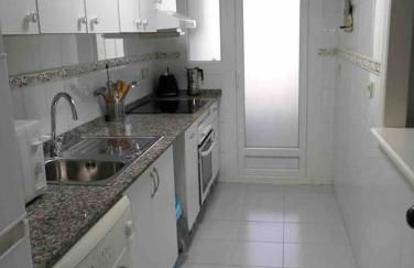 Apartamento segunda línea de playa con piscina - Photo 15