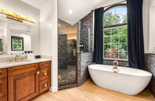 Spacious 6 Bedroom Home with a Heated Salt Water Pool, Theater & Game Room - Foto 42